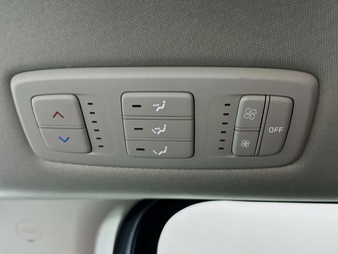 Used 2024 Kia Carnival LX image 26