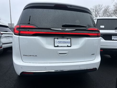 New 2026 Chrysler Pacifica Select AWD/4WD image 14