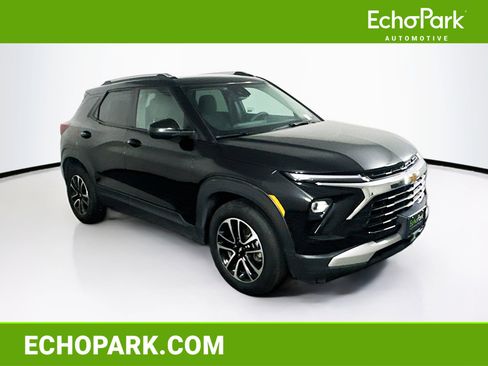 Used 2025 Chevrolet TrailBlazer LT FWD image 1