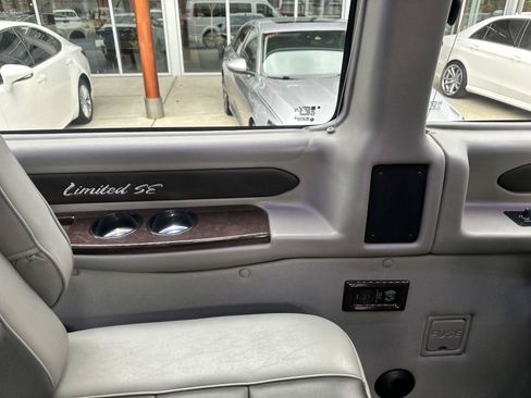 Used 2016 GMC Savana 2500 RWD image 30