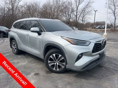Used 2023 Toyota Highlander XLE image 1