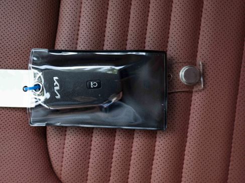 Used 2025 Kia Sportage SX image 45