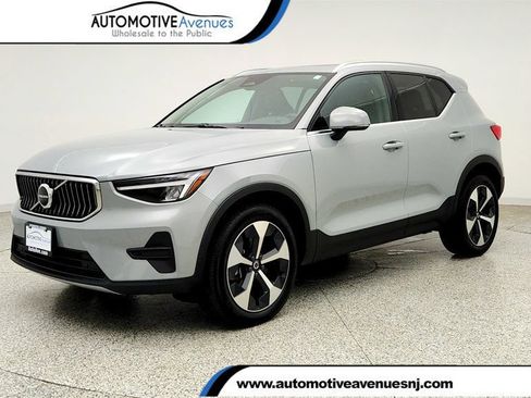 Used 2025 Volvo XC40 B5 Core w/ Protection Package Premier AWD/4WD image 1