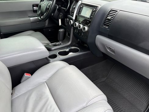 Used 2019 Toyota Sequoia Limited w/ Safety & Convenience Package AWD/4WD image 17
