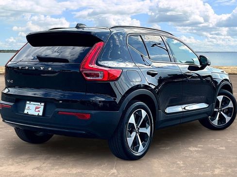Used 2024 Volvo XC40 B5 Core AWD/4WD image 4