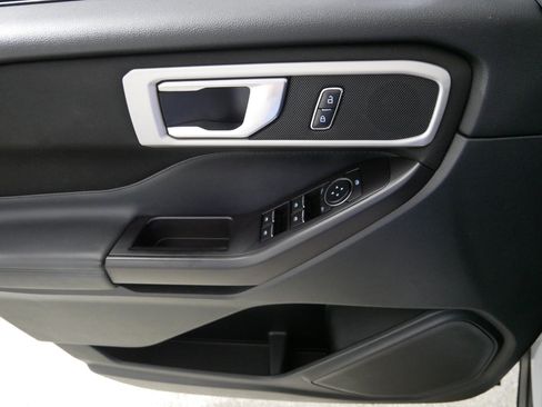 Used 2020 Ford Explorer XLT AWD/4WD image 19