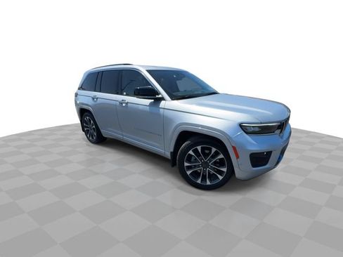 Used 2022 Jeep Grand Cherokee Overland w/ Advanced Protech Group III AWD/4WD image 2