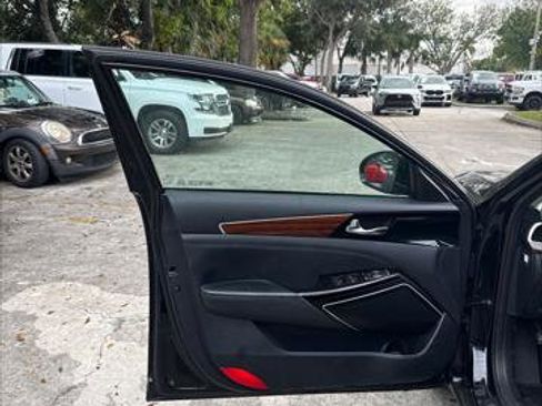 Used 2019 Kia Cadenza Premium image 21