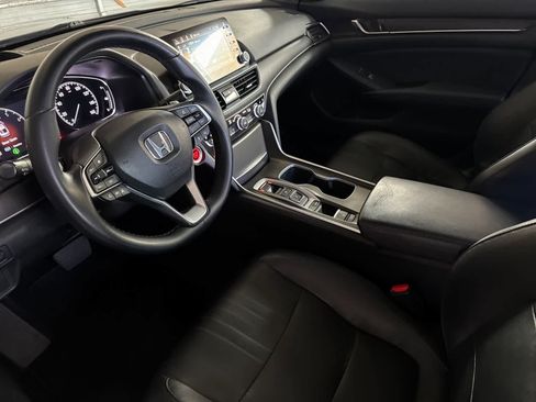Used 2018 Honda Accord Touring image 11