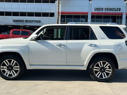 Used 2021 Toyota 4Runner Limited AWD/4WD image 3