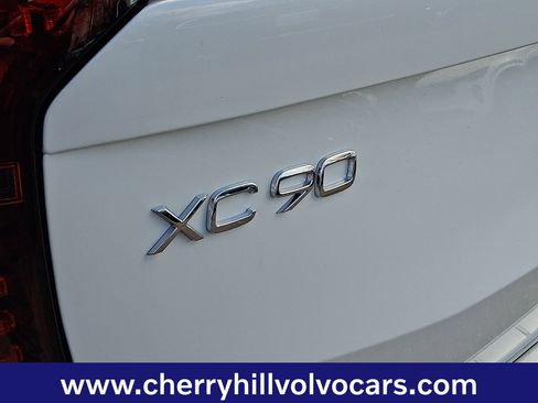 New 2026 Volvo XC90 B6 Plus w/ Protection Package Premier image 18