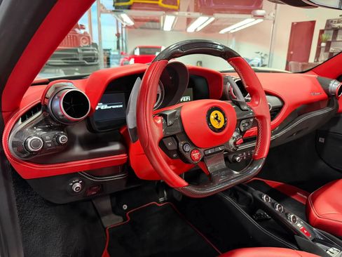 Used 2021 Ferrari F8 Tributo RWD image 33
