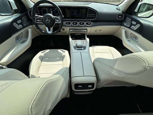 Used 2023 Mercedes-Benz GLS 450 4MATIC image 28