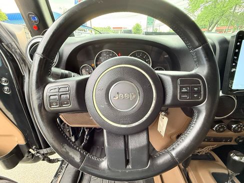 Used 2013 Jeep Wrangler Unlimited Sahara w/ Connectivity Group AWD/4WD image 23