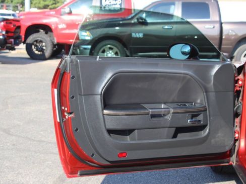Used 2014 Dodge Challenger SXT RWD image 11
