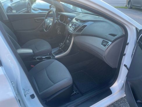 Used 2015 Hyundai Elantra SE FWD image 25