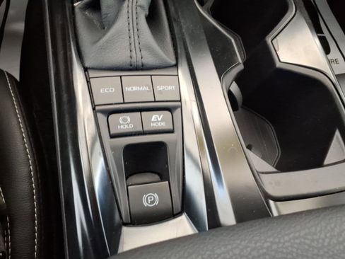 Used 2025 Toyota Camry SE w/ Convenience Package AWD/4WD image 22