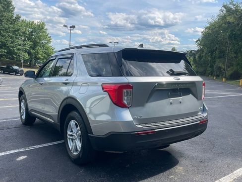 Used 2022 Ford Explorer XLT image 5
