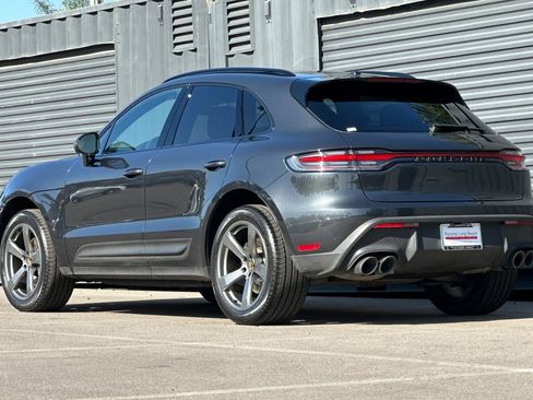 Certified 2023 Porsche Macan image 3
