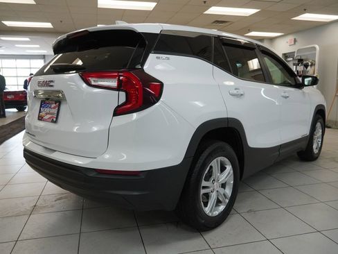 Used 2024 GMC Terrain SLE FWD image 17