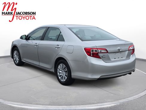 Used 2012 Toyota Camry LE image 10