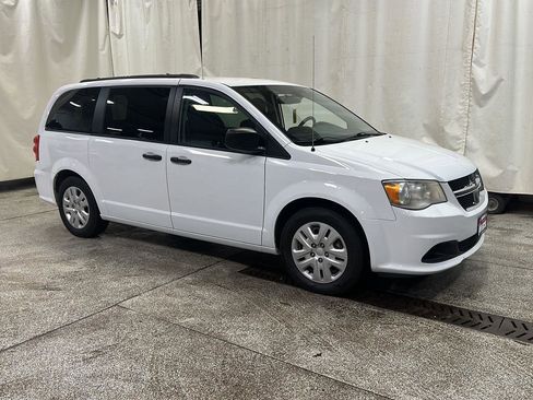Certified 2019 Dodge Grand Caravan SE w/ UConnect Hands-Free Group image 7