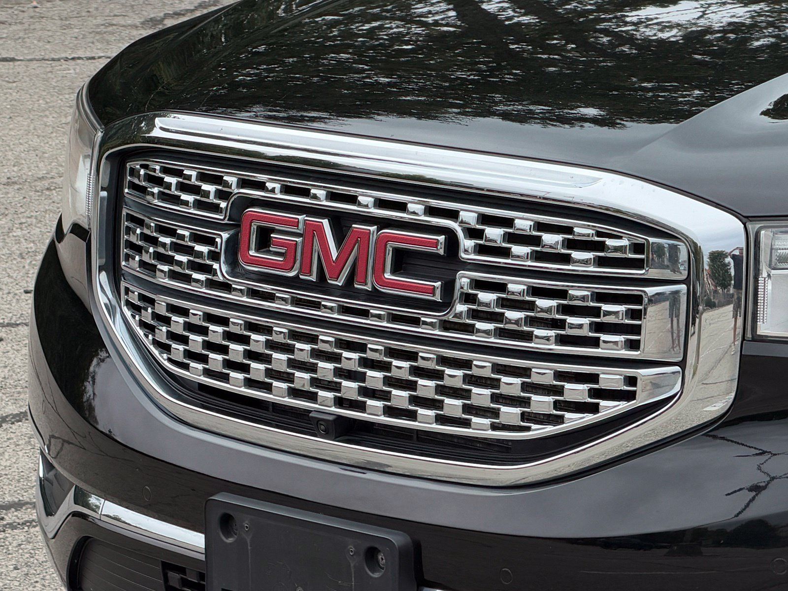 Used 2018 GMC Acadia Denali w/ Technology Package AWD/4WD image 12