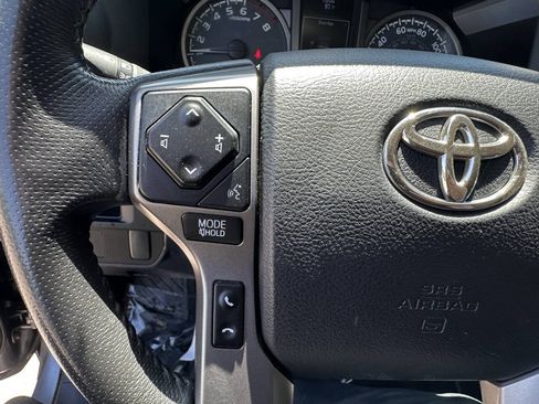 Used 2017 Toyota Tacoma SR5 w/ Tow Package AWD/4WD image 12