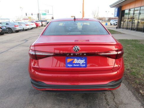 Used 2025 Volkswagen Jetta Sport image 4