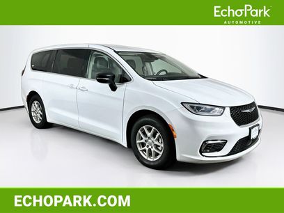 Used 2024 Chrysler Pacifica Touring-L