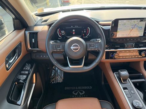 Used 2025 Nissan Pathfinder Platinum image 18