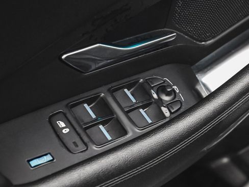 Used 2019 Jaguar E-PACE S image 9