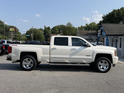 Used 2015 Chevrolet Silverado 1500 High Country w/ High Country Premium Package AWD/4WD image 4