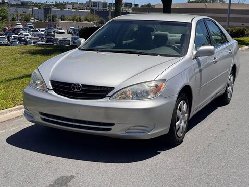 Used 2002 Toyota Camry XLE FWD image 3