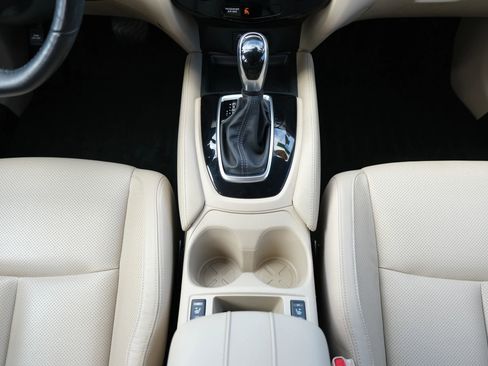 Used 2017 Nissan Rogue SL w/ SL Premium Package image 25