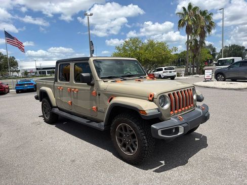 Used 2020 Jeep Gladiator Overland AWD/4WD image 3
