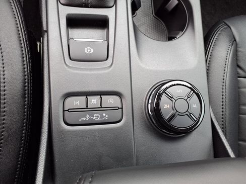 New 2025 Ford Ranger Lariat w/ FX4 Off-Road Package image 13