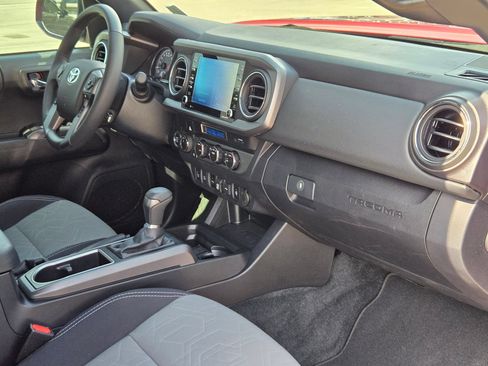 Used 2021 Toyota Tacoma TRD Off-Road w/ Technology Package AWD/4WD image 25