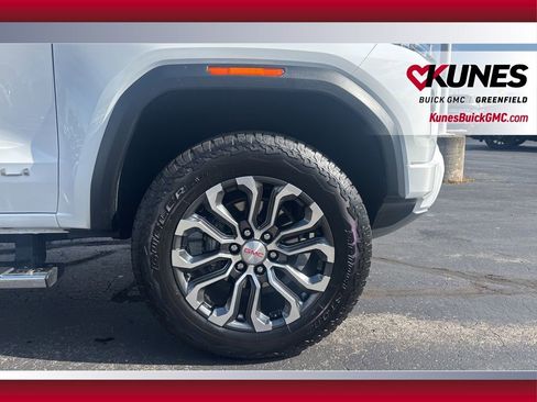 Used 2024 GMC Canyon Denali image 13