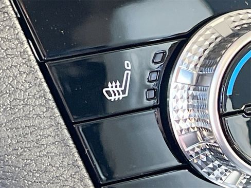 New 2025 Mitsubishi Outlander SE image 21