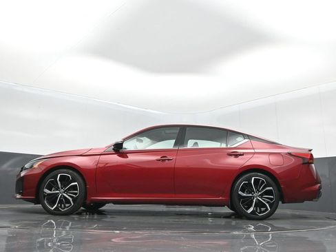 Used 2023 Nissan Altima 2.5 SR w/ SR Premium Package image 14