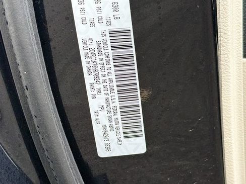 Used 2017 Chrysler Pacifica Platinum FWD image 32