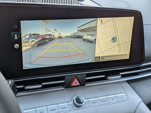 Used 2025 Hyundai Elantra Limited FWD image 19