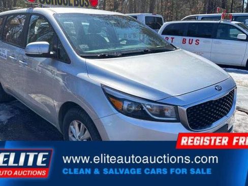 Used 2017 Kia Sedona L image 2