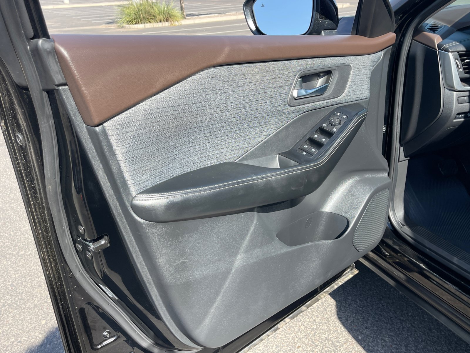 Used 2023 Nissan Rogue SV FWD image 13