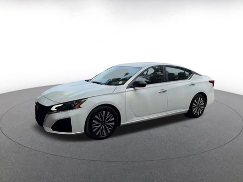 Used 2025 Nissan Altima 2.5 SV FWD image 8