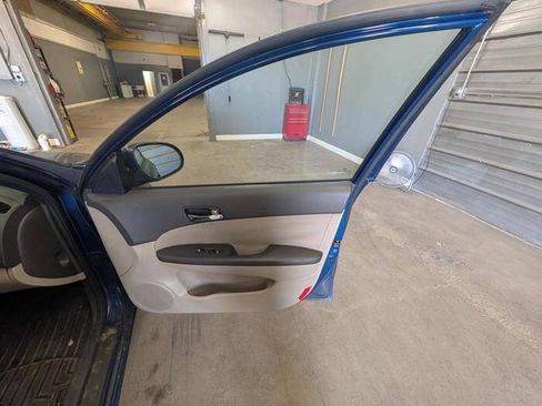 Used 2012 Hyundai Elantra FWD image 27
