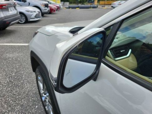 Used 2019 Toyota RAV4 Limited FWD image 18