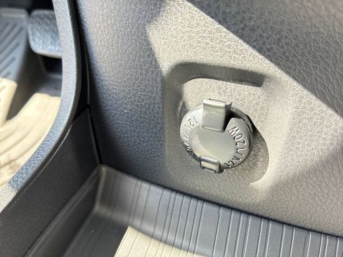 New 2026 Toyota Sienna XLE image 48