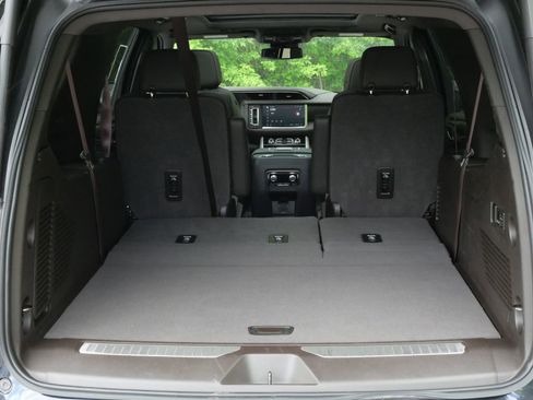 Used 2023 GMC Yukon XL Denali AWD/4WD image 31